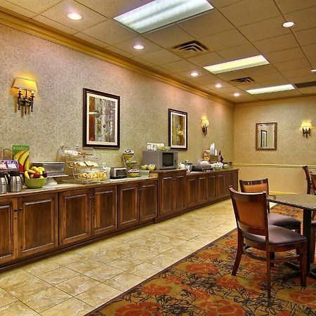 Quality Inn & Suites 맨스필드 외부 사진