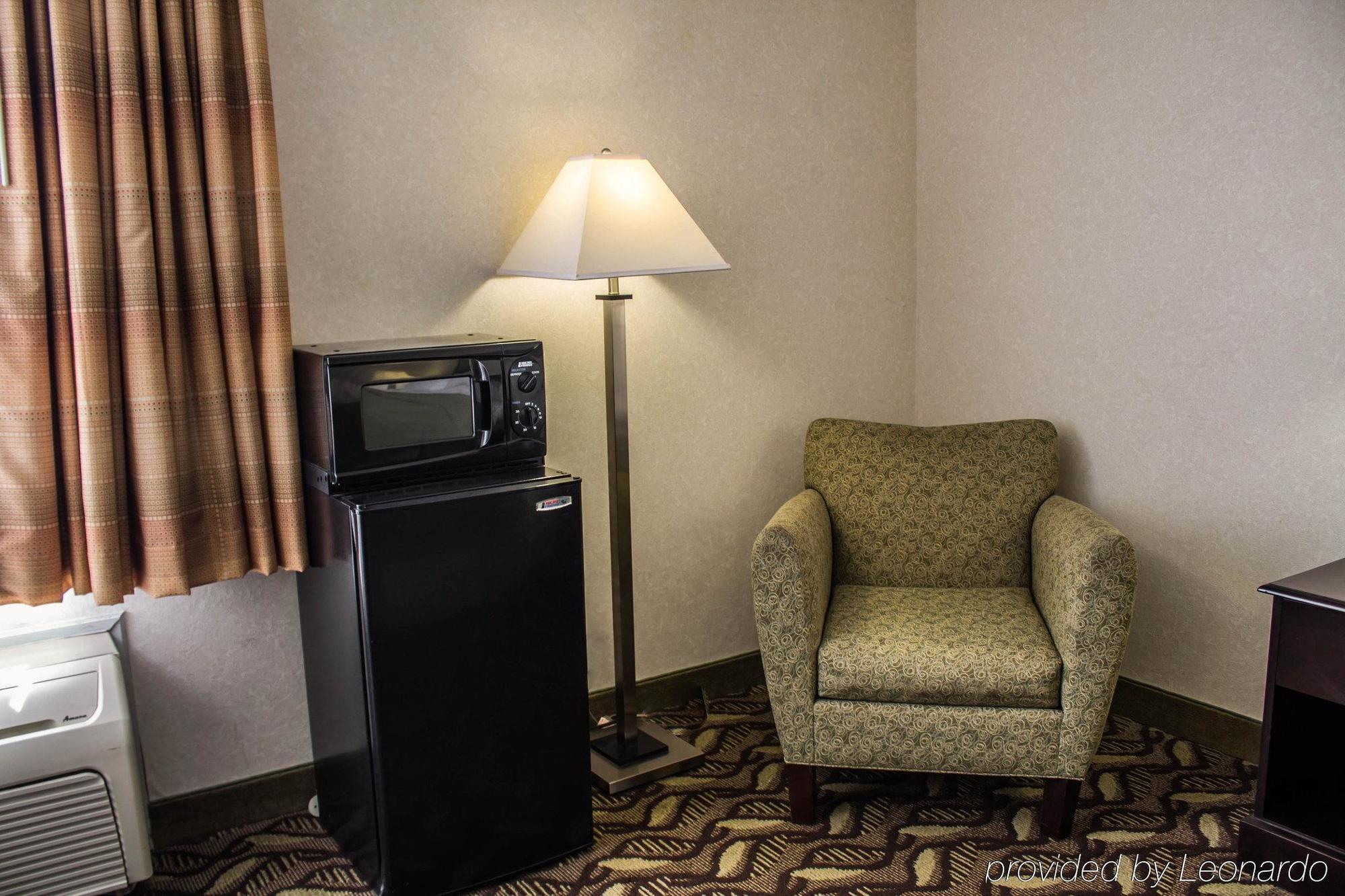 Quality Inn & Suites 맨스필드 외부 사진