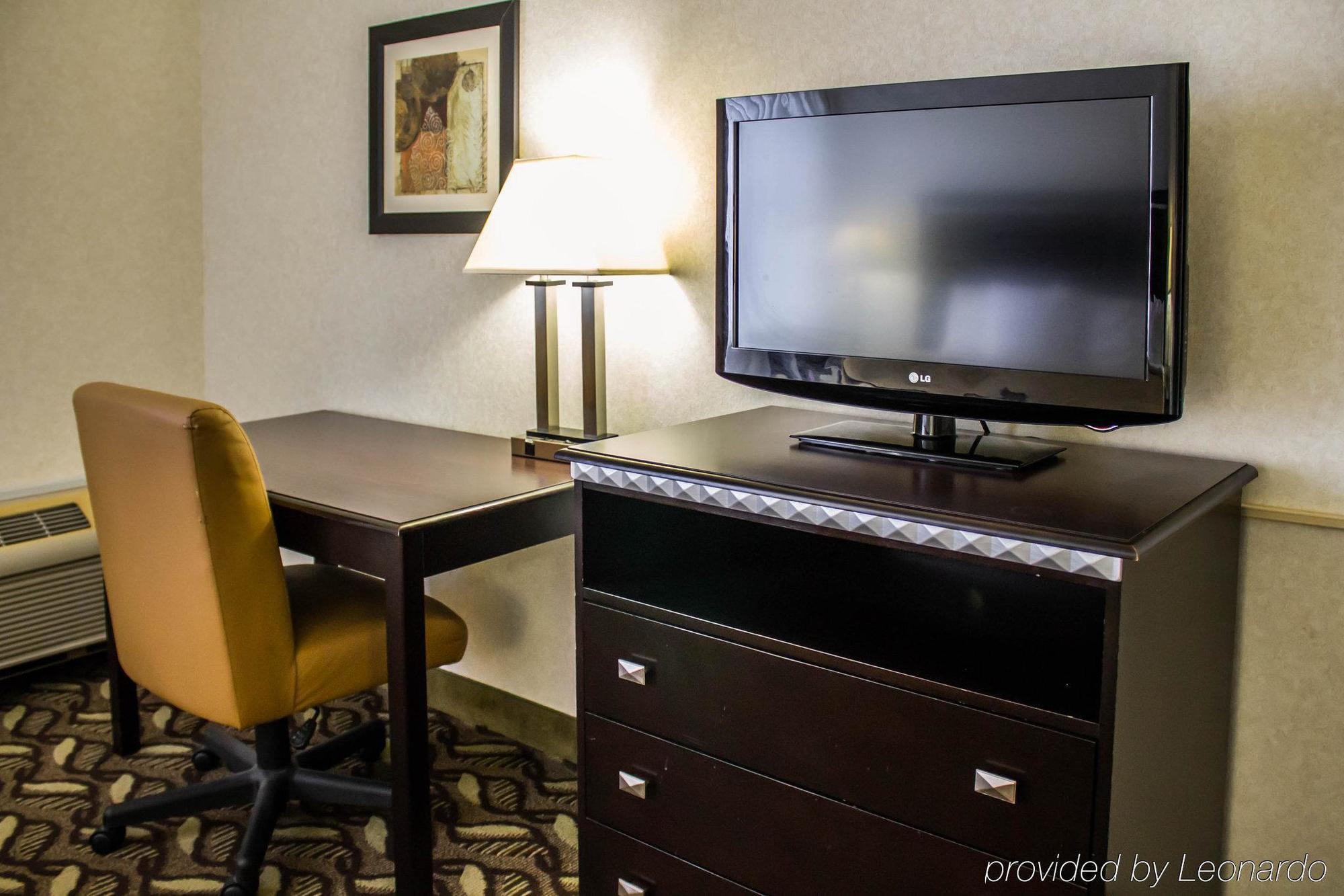 Quality Inn & Suites 맨스필드 외부 사진